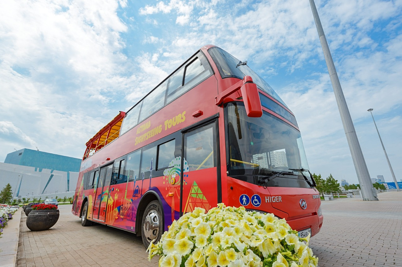 Автобусная экскурсия 3 дня. Экскурсионные автобусы Алматы. Туристический автобус. Двухэтажный туристический автобус. Автобус в городе.